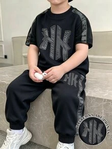 2件組小男孩酷英文字母印花圓領短袖T恤運動長褲套裝，適合假期派對生日，夏季休閒 - 黑色 - 查看 3