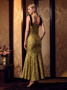 MOTF Soiréza فستان طويل للنساء بحمالات رفيعة من قماش الجاكار مع خصر مشدود وذيل سمكة - الذهبي - مشاهدة 4