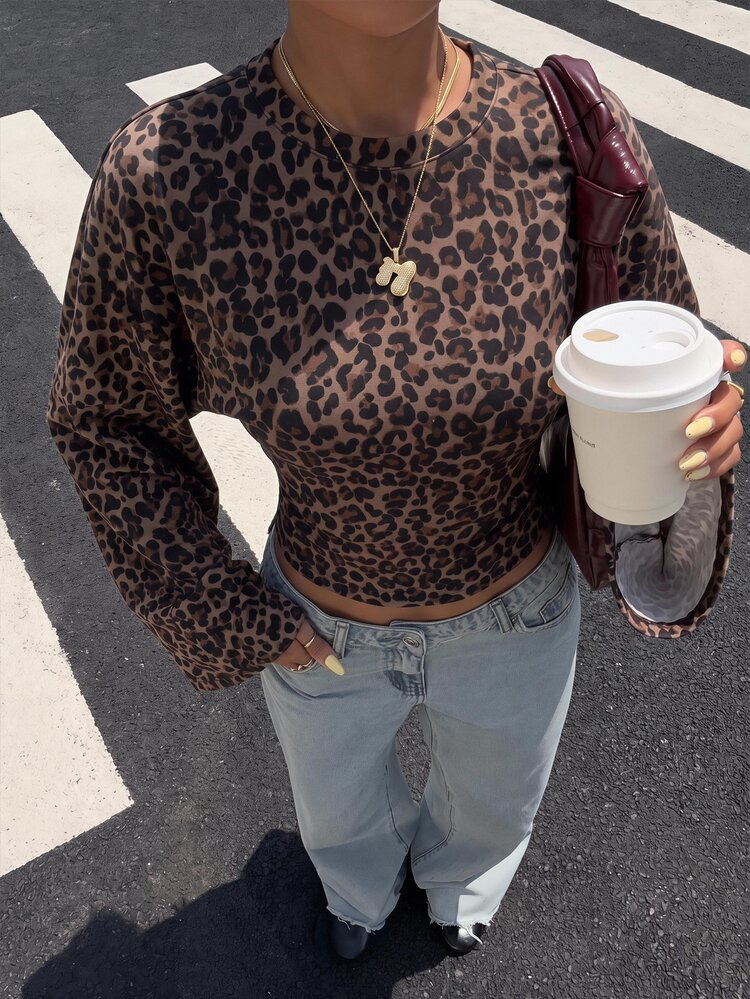 Muchica Vintage Y2K Leopard Print Brown Batwing Sleeve Slim Fit Long Sleeve Plus Size T-Shirt, Elegant Casual Fashion Basic Top For Spring Summer Autumn Winter, Suitable For Outings And Parties, Women's Retro Leopard Print T-Shirt - Multicolor - View 3