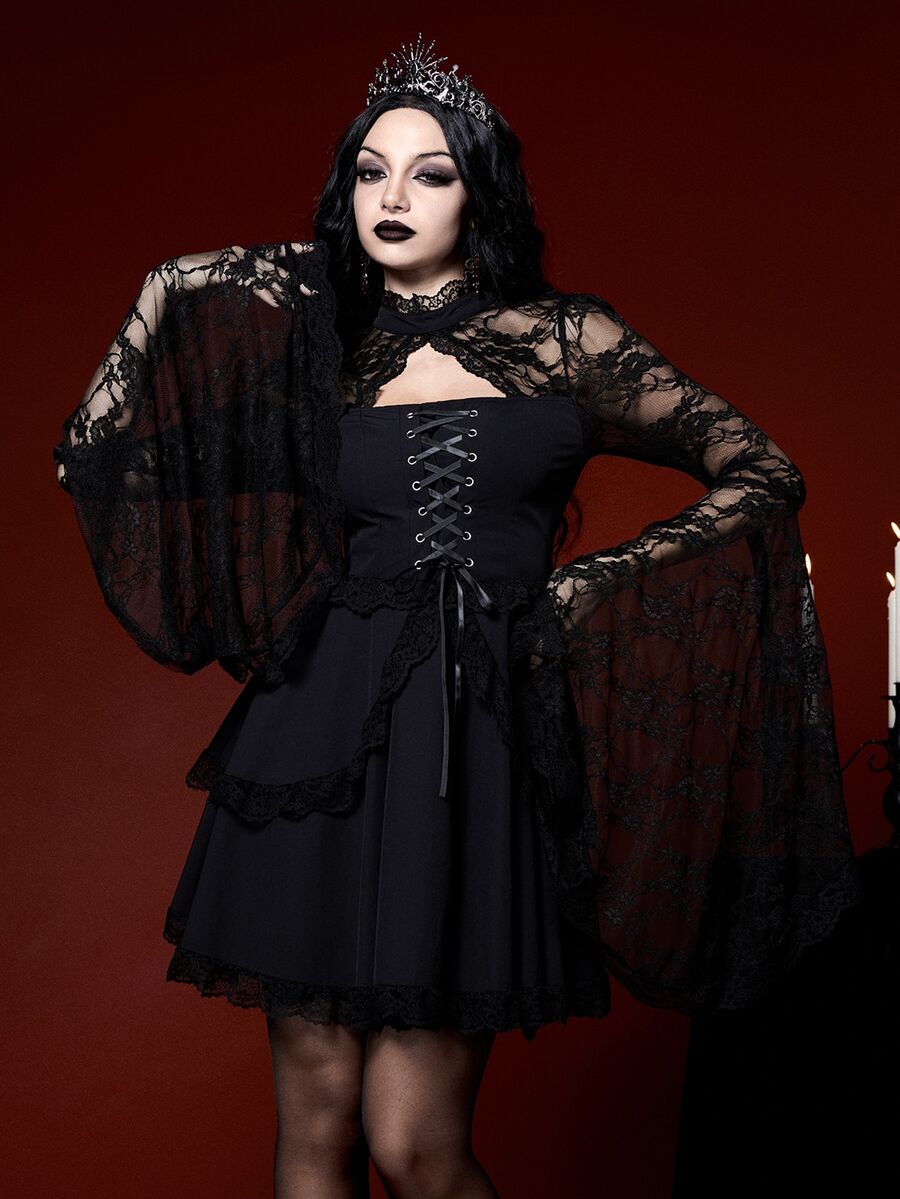 ROMWE Goth 秋冬深色哥德宮廷風蕾絲拼接 2合1背心設計大廓形喇叭袖短版A字洋裝 - 黑色 - 查看 1