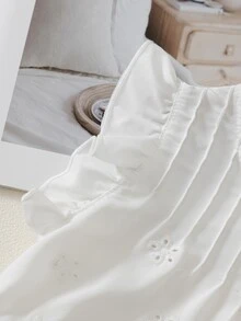 SHEIN 2件組女童夏季新款小圓領露背水滴藍蝴蝶結仿刺繡印花布料飛袖荷葉邊前綴蝴蝶結裝飾上衣休閒直筒短褲簡約復古時尚套裝 - 棕色 - 查看 3