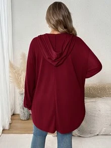SHEIN CURVE+ 大尺碼女款純色連帽抽繩不對稱下擺運動衫，秋冬季 - 酒紅色 - 查看 2