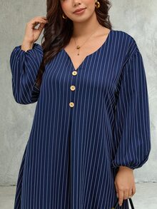 SHEIN LUNE فستان كاجوال مخطط للنساء مقاس كبير بياقة V مع تصميم أزرار للخريف - أزرق بحري - مشاهدة 6
