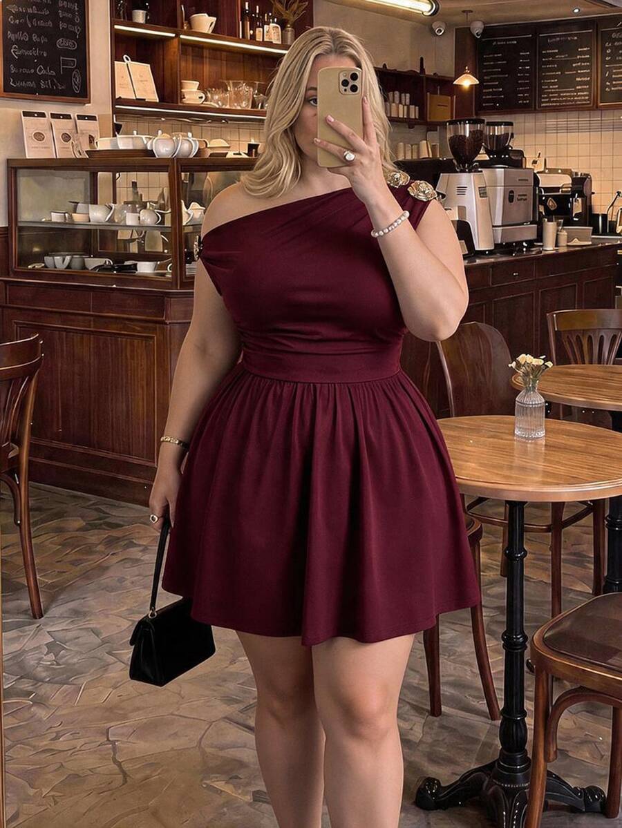 SHEIN MOD Plus Size Women's Asymmetric Shoulder Mini Dress, 1920s Summer Party Birthday Metal Flower Decor, Fitted Waist, Graduation, Wedding Guest,Burgundy - Burgundy - View 1