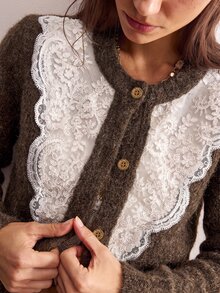 Bohemela 復古優雅圓領蕾絲拼接針織開襟衫 早午餐淡黃色秋季 - 咖啡棕 - 查看 1