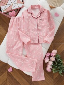 SHEIN 1套青少年女孩居家服，上衣與褲子均印有簡單白色鏤空愛心圖案，柔粉色底色搭配酒紅色滾邊，梭織面料觸感柔軟親膚且帶有細微紋理，寬鬆不緊身，包含翻領開襟上衣與長褲的2件套，適合春秋日常居家穿著 - 彩色 - 查看 5