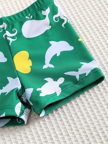 SHEIN 3件組小男孩休閒夏季條紋海洋動物圖案長袖短褲套裝附遮陽帽泳裝，適合春夏、戶外穿著、旅行、度假、海灘、泳池、派對、海邊、溫泉、游泳 - 綠色 - 查看 5