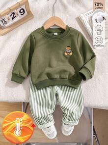 SHEIN 法式風格男嬰 0-3 歲 2 件組軍綠色運動衫套裝，圓領保暖運動衫配熊圖案與條紋長褲，適合戶外玩耍、上學等多種場合 - 軍綠色 - 查看 4