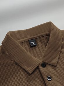 Manfinity Homme 男士純色前開鈕扣短袖休閒棕色 Polo 衫，正式款 - 咖啡棕 - 查看 4