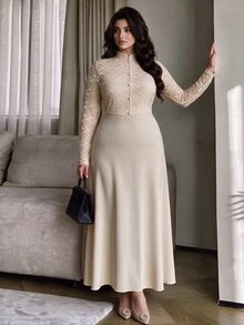 Modelyn 大尺碼女款米色立領洋裝，蕾絲拼接長袖飄逸端莊洋裝，優雅靜奢風秋季婚禮賓客禮服 - 杏色 - 查看 5