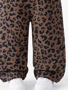 SHEIN Playful Pals Girls' Corduroy Overall Jumpsuit, All-Season New Style, Cute & , Coffee Brown With Leopard Print, Large Bow Design On Chest, Loose Straight Leg Fit, Soft & Comfortable, Suitable For School, Commute, Daily Wear - Coffee Brown - View 9