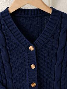 SHEIN كارديجان بنات بيج بياقة V محبوك بكابلات، كنزة صوفية ناعمة بصف واحد من الأزرار مع أكمام وحافة مضلعة، مثالية للمدرسة والارتداء اليومي والخروجات والخريف/الشتاء - أزرق بحري - مشاهدة 6