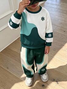 SHEIN 1 buah Sweatshirt Lengan Panjang Kerah Bulat Kasual Modis untuk Anak Laki-Laki, Cocok untuk Musim Gugur/Dingin, Motif Patchwork Blok Warna Melengkung Klasik, Keren, dan Tampan, Motif Logo Kecil yang Indah, Cocok untuk Musim Kembali ke Sekolah - Putih - View 2
