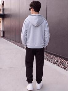 SHEIN 2件組兒童青少年男孩灰色連帽運動衫與黑色長褲字母圖案休閒運動寬鬆兩件套，適合戶外運動與學校穿著 - 灰色 - 查看 5