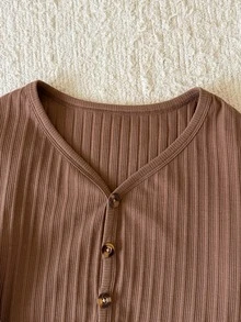 SHEIN 青少年女孩2件套：棕色羅紋針織開襟外套與黑色碎花收腰細肩帶洋裝，復古假日秋季校園穿搭，聖誕節適用 - 棕色 - 查看 8