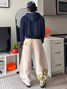 Harrin Don Harrin Don 男士字母与花卉印花抽绳腰袋阔腿宽松休闲运动裤，男士花裤，男士宽松运动裤，男士奶油色慢跑裤，带花慢跑裤，带花运动裤，2000 年代风格 - 卡其色 - 查看 2