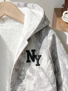 SHEIN 男嬰字母圖案胸前設計、楓葉印花身片與極地抓絨內裡連帽長袖抓絨外套，適合秋冬穿著 - 灰色 - 查看 7