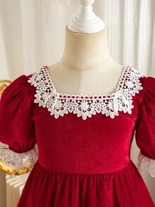 SHEIN فستان خريفي للبنات الصغيرات من المخمل المحبوك بياقة مربعة وأكمام منتفخة وتصميم كتل لونية مع حافة دانتيل مكشكشة - متعدد الألوان - مشاهدة 6
