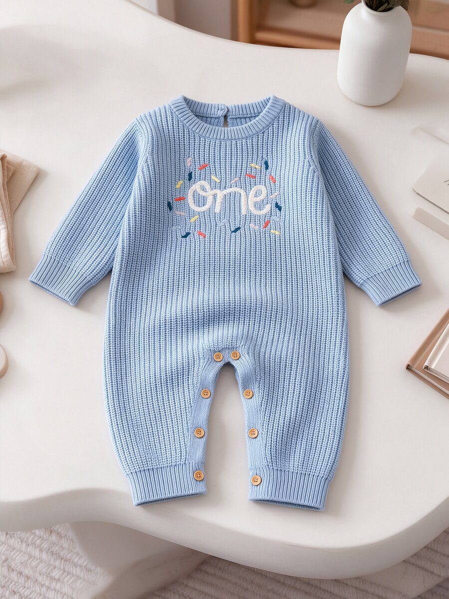 SHEIN 嬰兒週歲生日主題藍色字母刺繡針織連身衣 嬰兒生日拍照長袖連身褲 紀念拍照套裝 日常外出散步旅行度假家庭聚會穿著連身衣 - 藍色 - 查看 1