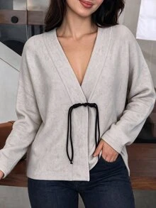 NOVVYNE 女款黑白短袖開襟衫，適合早午餐、上班、辦公、日常秋季穿著，法式優雅休閒極簡風 - 杏色 - 查看 1