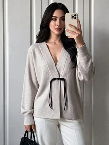NOVVYNE 女款黑白短袖開襟衫，適合早午餐、上班、辦公、日常秋季穿著，法式優雅休閒極簡風 - 杏色 - 查看 3