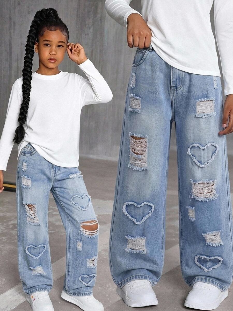 SHEIN Genkimix Kids Quần jean ống đứng cho bé gái tuổi teen, phong cách vintage casual thời trang, màu xanh wash, rách distressed, phối patchwork thêu hình trái tim, phong cách du lịch, đi học, thu đông, món đồ cơ bản cho mọi mùa - Rửa trung bình - Xem 1