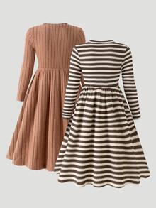 SHEIN Vintaside Kids Tween女孩2件組純色淺棕色與棕色格紋喇叭裙，優雅休閒對比羅紋上衣，刺繡公主風，適合感恩節、秋季、校園穿搭 - 彩色 - 查看 2