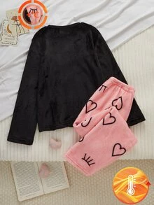 1套女童居家服套裝，上衣睫毛印花，長褲滿版愛心與睫毛印花，黑粉配色，柔軟法蘭絨面料，寬鬆版型，適合秋冬居家穿著（1套單獨販售） - 彩色 - 查看 2