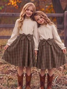 SHEIN Vintaside Kids 女童長袖洋裝，優雅荷葉邊圓領中長洋裝，杏色上衣搭配棕色格紋裙，收腰A字大裙擺，復古公主風，秋季日常穿著，適合上學、外出、假日派對 - 彩色 - 查看 1