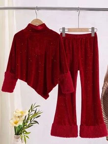 SHEIN Elladie kids 2件組女孩精緻氛圍感紅色毛絨亮片裝飾上衣，高領長袖、袖口與下擺飾毛邊，搭配喇叭長褲，時尚毛絨兩件式套裝，適合假期派對、外出與拍照造型 - 紅色 - 查看 2