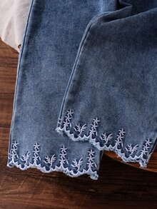 SHEIN 2件組少女休閒時尚荷葉邊蕾絲圓領無袖寬鬆刺繡蕾絲布料背心 + 牛仔喇叭褲刺繡百搭褲裝套裝，適合度假、旅行、日常穿著、夏季，柔軟舒適面料，2026春夏新時尚，SS26，度假旅行必備，兒童夏季服飾，26春夏新時尚 - 粉色 - 查看 8
