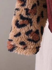 SHEIN 幼女 2 件套套裝 酒紅色假領不規則下擺上衣 豹紋毛絨袖口 羅紋喇叭褲 秋季聖誕兒童套裝 - 棕色 - 查看 6