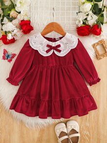 SHEIN 1pc Toddler Girl Velvet Dress Elegant Sweet Burgundy Lace Eyelet Bow Ruffle Long Sleeve Peter Pan Collar Regular Fall Winter Holiday Chic - Red - View 3