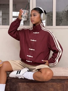 SHEIN Sparklyn 青少年女孩側條紋青蛙鈕扣設計街頭風寬鬆短版針織連帽外套，大尺寸，鬆垮，羅紋，秋季，萬聖節，酒紅色 - 酒紅色 - 查看 4