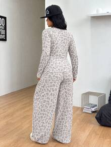Coolane Women's Plus Size Fall Winter Casual Streetwear Daily Wear Gym Grey Leopard Print T-Shirt And Wide Leg Sweatpants Outfits 2 Pieces Set - Light Grey - View 5