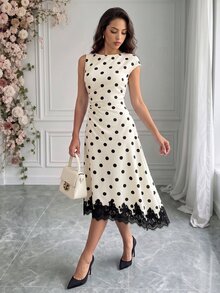 SHEIN Raffinéa 2026 Neuankömmling Französischer Stil Beige Polka Dot Muster Kleid, Elegantes Sommerkleid für Frauen, Taillierte Falten Schwarz Spitze Besatz Midi Kleid, Frühling Sommer Herbst Winter Kleid, Asymmetrische Schulter und Saum Kleid, Geeignet für Oberbekleidung, Dating und Business Wear - Aprikosenfarben - Übersicht 1