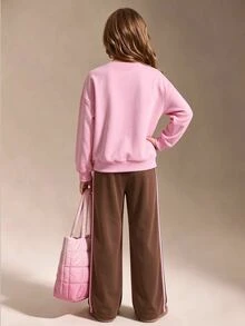 SHEIN 青少年女孩 2 件套針織圓領寬鬆落肩長袖羅紋袖口運動衫，搭配棕色粉色側條紋長褲，寬鬆舒適休閒運動學院風套裝，適合秋冬返校、聖誕及日常穿著，適用於外出、室內、運動與健身 - 粉色 - 查看 2