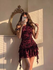 SHEIN MOD 女款不對稱單肩花卉印花休閒夏季迷你洋裝 - 酒紅色 - 查看 1
