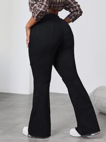 SHEIN CURVE+ 大尺碼黑色牛仔褲，破洞緊身喇叭牛仔褲，舒適高彈力丹寧布附口袋，休閒工裝風度假夜店秋季穿搭 - 黑色 - 查看 2