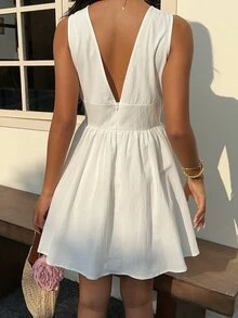 SHEIN EZwear 夏季海灘度假洋裝 深V領 收腰 無袖 白色女款迷你洋裝 休閒性感熱帶風洋裝 - 白色 - 查看 2