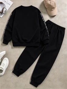 SHEIN Coolqubz 2件組青少年男孩返校套裝，街頭風酷炫圖案字母印花衛衣與運動長褲套裝，秋季風格，街頭風，校園風，柔軟面料休閒中性服飾 - 黑色 - 查看 2