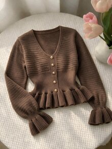 SHEIN MOD كارديجان محبوك أنيق باللون البني للنساء بياقة على شكل حرف V وأزرار ذهبية وحافة وأكمام مكشكشة، كنزة صوفية علوية بقصة ضيقة، كنزة صوفية بنية للخريف والشتاء - بني - مشاهدة 3