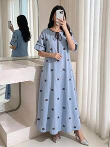 Al Najma 女款繫帶葉子刺繡圖案休閒派對阿拉伯風洋裝 - 藍色 - 查看 2