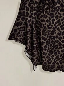 SHEIN ICON Plus Size Retro Sexy Millennial Style Y2K Urban Modern Avant-Garde Bold Fashion Personalized Leopard Print V-Neck Lace Patchwork Bell Sleeve Dress - Brown - View 6