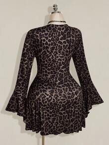SHEIN ICON Plus Size Retro Sexy Millennial Style Y2K Urban Modern Avant-Garde Bold Fashion Personalized Leopard Print V-Neck Lace Patchwork Bell Sleeve Dress - Brown - View 8