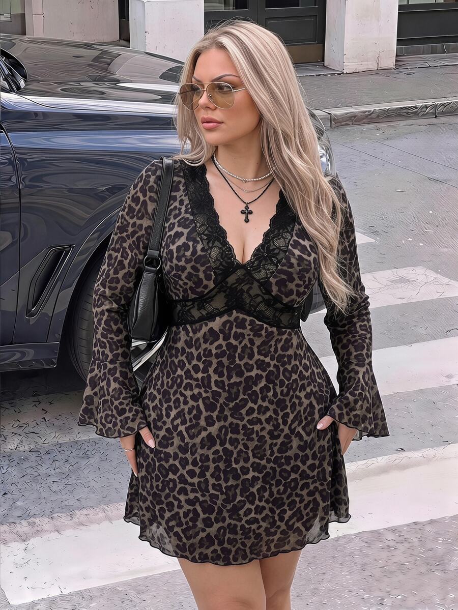 SHEIN ICON Plus Size Retro Sexy Millennial Style Y2K Urban Modern Avant-Garde Bold Fashion Personalized Leopard Print V-Neck Lace Patchwork Bell Sleeve Dress - Brown - View 1