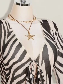 SHEIN ICON 大尺碼女款斑馬紋V領前綁帶荷葉邊喇叭袖網紗上衣，夏季波希米亞度假風Y2K Coachella音樂節 - 黑與白 - 查看 5