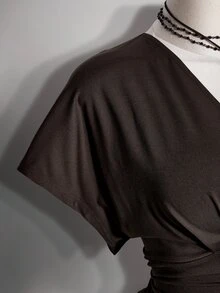 SHEIN ICON 女款大尺碼復古寬鬆性感都市現代簡約休閒優雅V領收腰棕色修身上衣，適合外出派對夏季穿著 - 棕色 - 查看 9