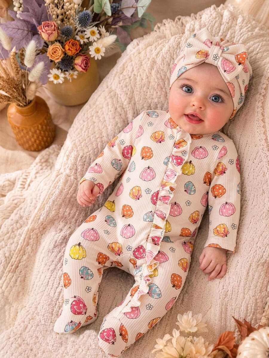 SHEIN 新生兒 2 件組 粉色可愛萬聖節南瓜花朵印花荷葉邊長袖連身衣連腳褲，附髮帶帽子套裝，適合節日、秋冬