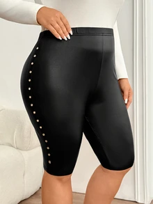SHEIN CURVE+ Plus Size Women's Studded Decor Casual Daily Shorts Christmas - Black - View 3